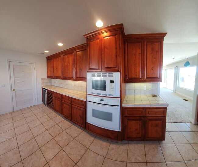 Building Photo - THOSE MORRO BAY VIEWS! Bright and Airy 2 bedroom 2 bath house near Embarcadero