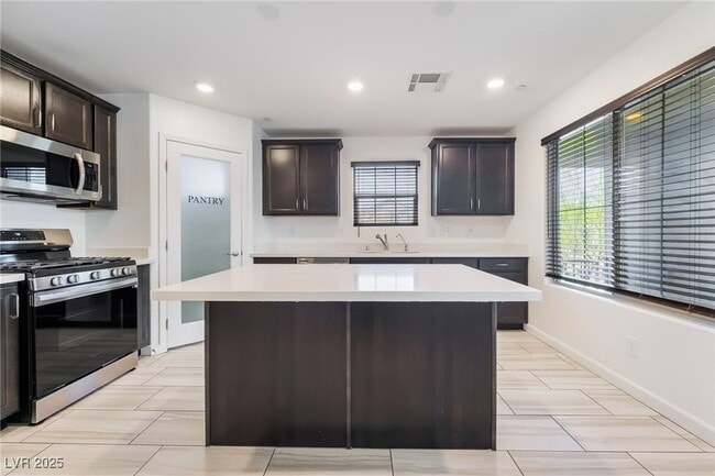 Building Photo - 715 Pickled Pepper Pl