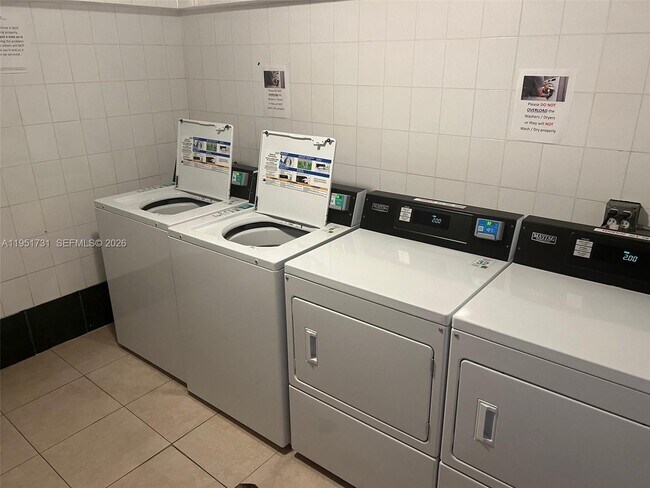 Building Photo - 13100 SW 92nd Ave