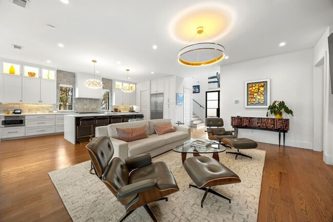 Building Photo - 4902 Linnet Ln