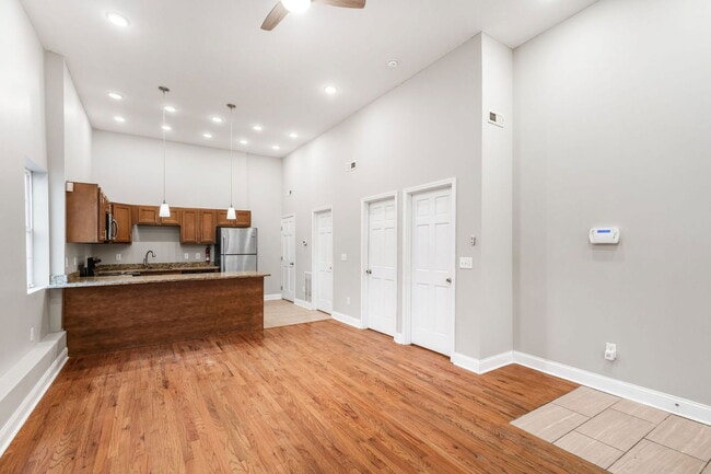 Building Photo - 77 E 7th Ave