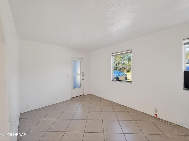 Building Photo - 5018 S Ridgewood Ave