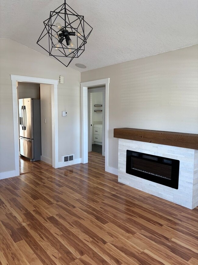 Building Photo - Cozy Two Bedroom Home Tucked Away in Newberg