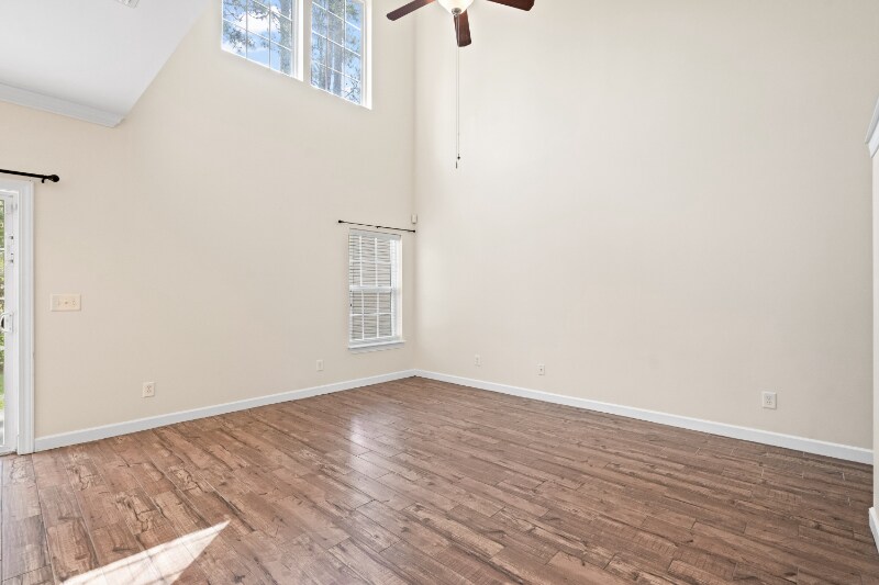 Building Photo - 1020 Fairway Ln