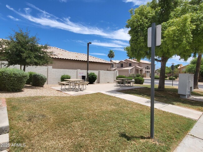 Building Photo - 4909 W Behrend Dr