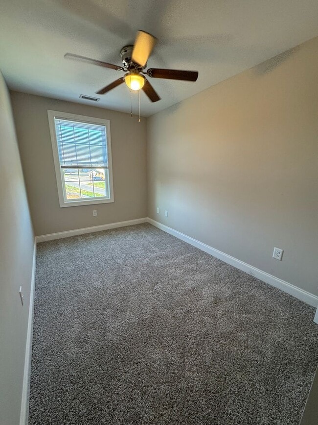 Building Photo - 1006 10th Ave NE