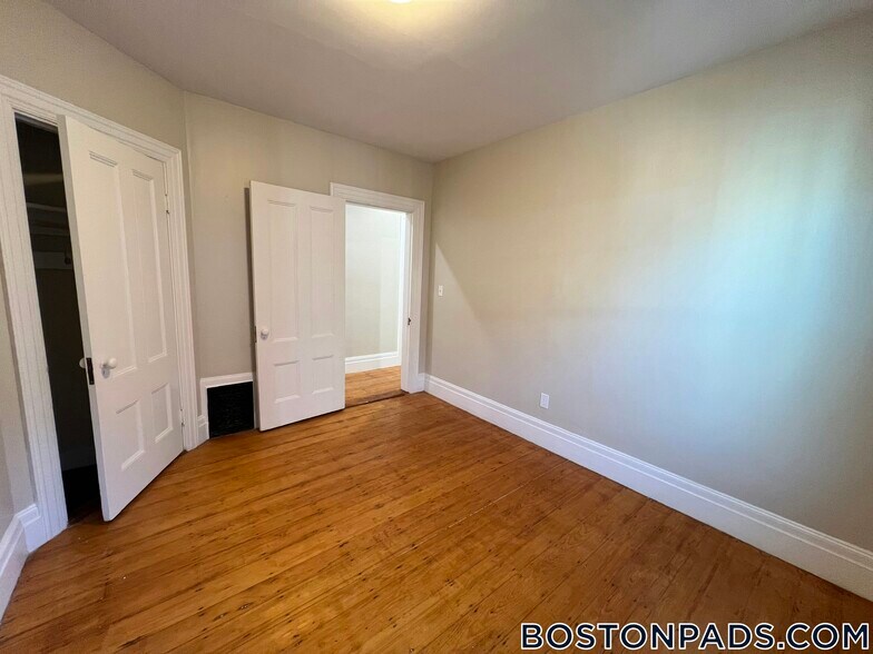 Building Photo - 49 Forbes St