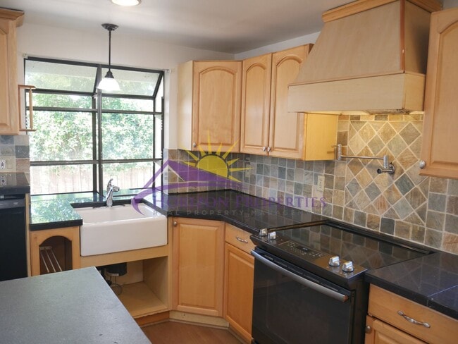 Building Photo - Open 4 Bed 2 Bath 1,407sqft Single Family Home
