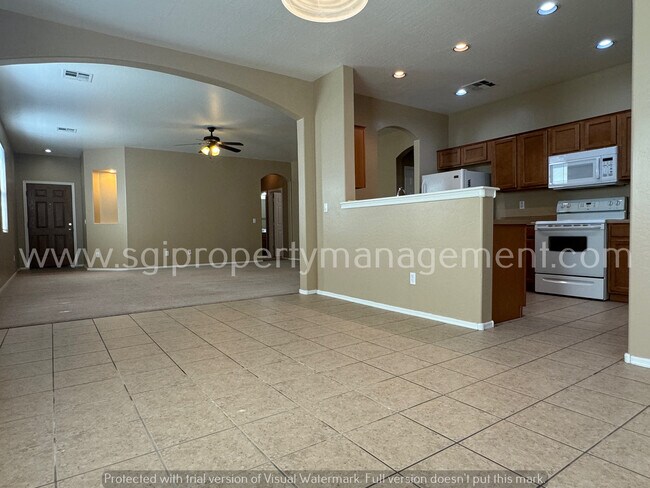 Building Photo - Beautiful split floorplan in a great neigh...
