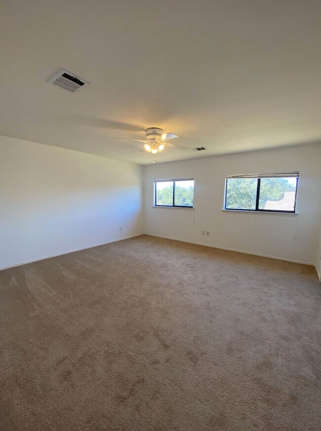 Building Photo - 1214 Champion Dr