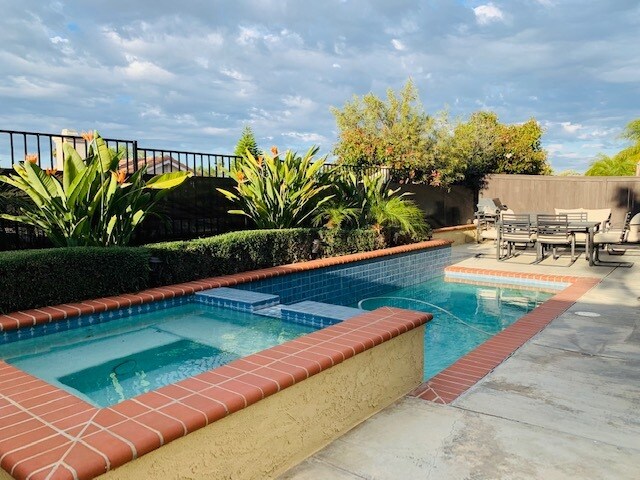 Building Photo - 973 Naples Dr