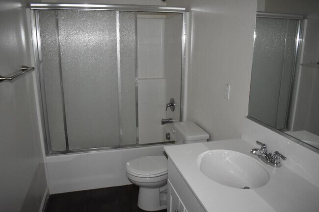 Building Photo - 4297 Freemark Ave