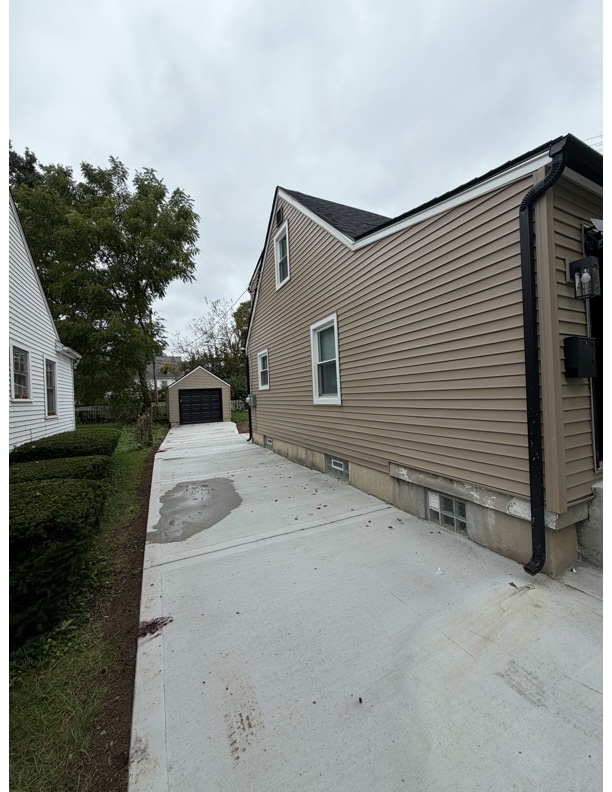 Building Photo - 2819 White Oak Dr