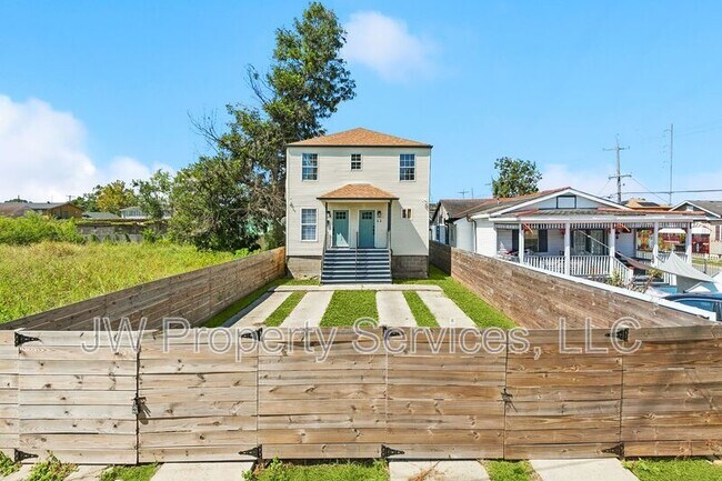 Building Photo - 2632 Annette St