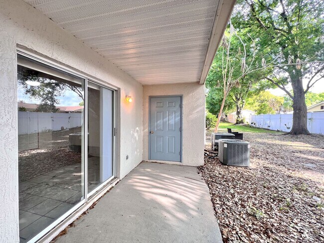 Building Photo - Two-Bedroom Townhome in Winter Haven