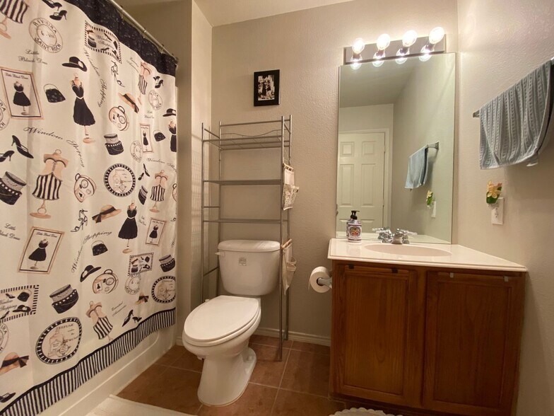 Building Photo - 2218 Central Park Ln