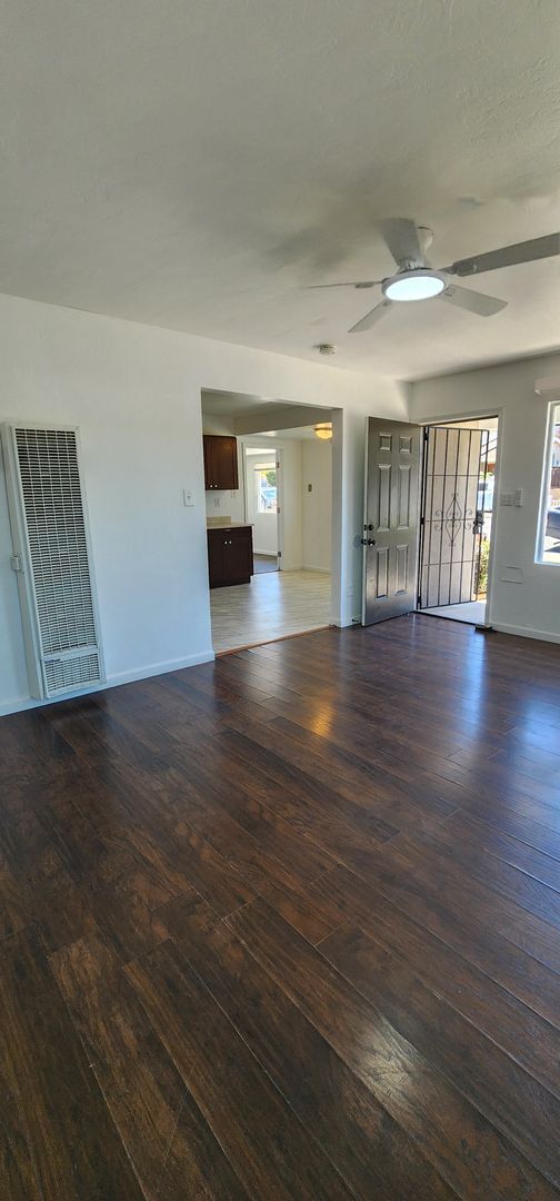 Building Photo - $500 Move in Special!! Spacious 3bdr house near College Grove!