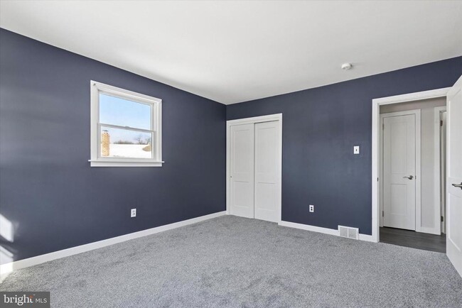 Building Photo - 17 McLaughlin Dr