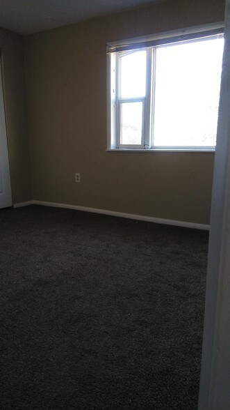 Building Photo - 610 Dahlia St