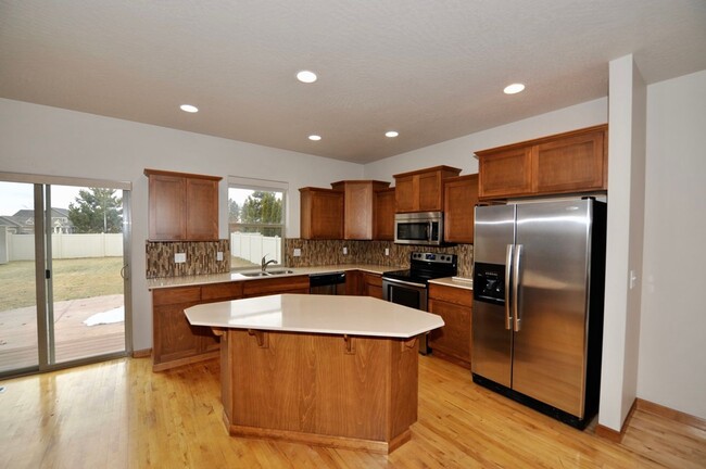 Building Photo - Coeur d'Alene Place Community 3 bed 2.5 ba...