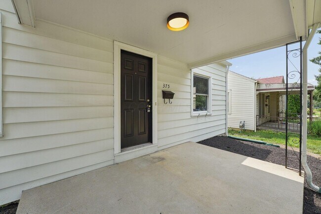 Building Photo - 375 E Royal Forest Blvd