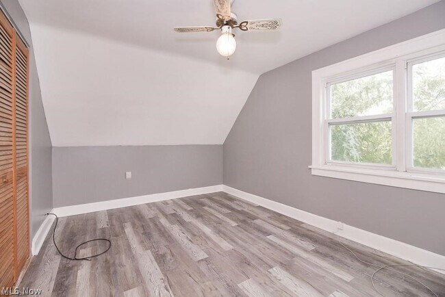 Building Photo - 4520 Kenmore Ave