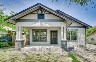Building Photo - 908 W Waggoman St