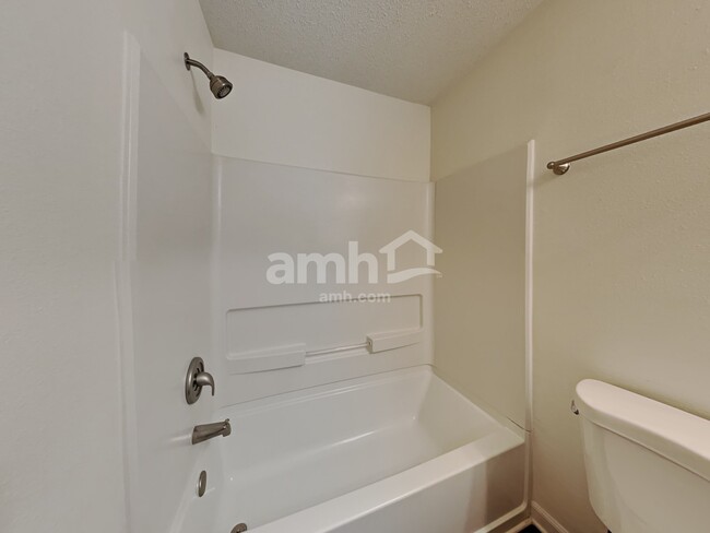 Building Photo - 842 Littleton Dr