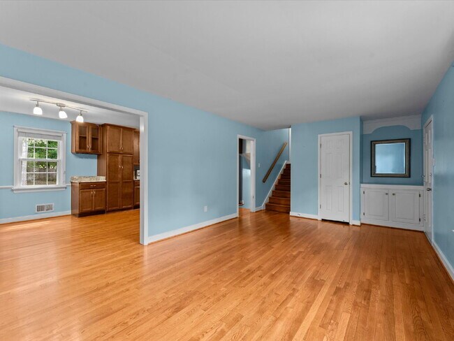 Building Photo - 2220 Lauderdale Dr