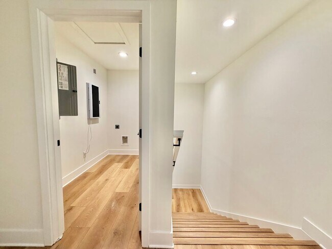 Building Photo - Brand New Custom 5/3.5 Home Steps from Downtown Winter Garden!