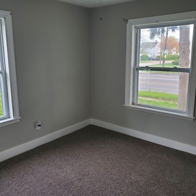 Building Photo - 4 BDRM HOUSE FOR RENT