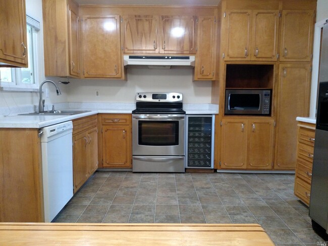 Building Photo - 2514 Bethards Dr