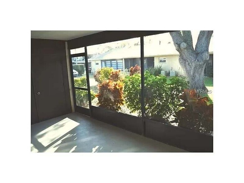 lanai - 2616 Woodgate Ln