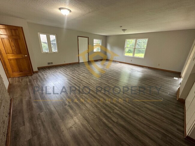 Building Photo - Spacious Warren Township, 3 Bedroom/1.5 Ba...