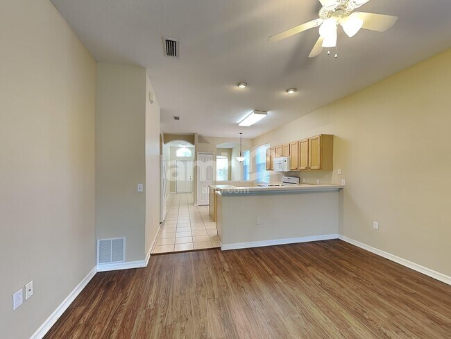 Building Photo - 15238 Searobbin Dr