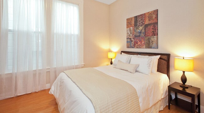 Building Photo - 332 6th Ave