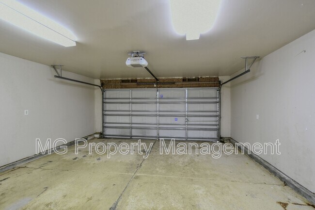 Building Photo - 722 Overlook Rd