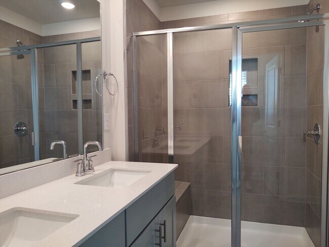 Building Photo - Beautiful, Pristine move in ready home loc...
