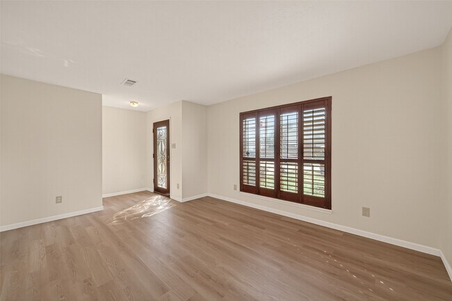 Building Photo - 15910 Clayton Bend Dr