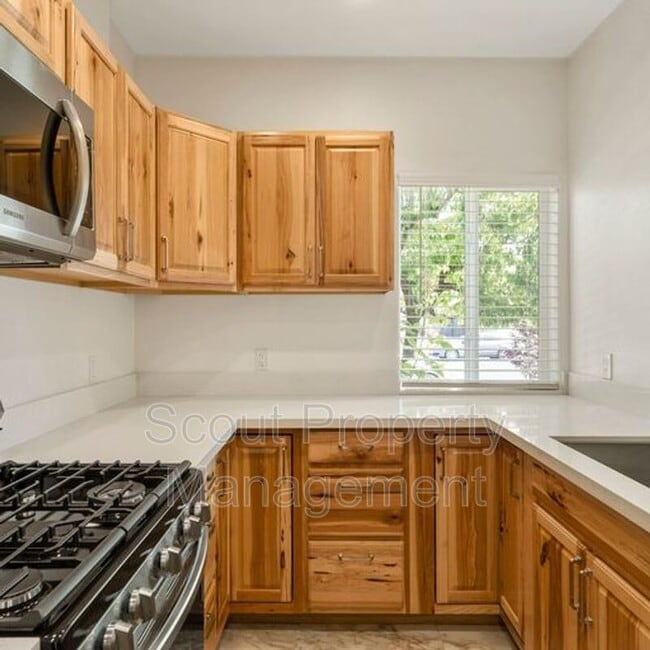 Building Photo - 4643 Cove St