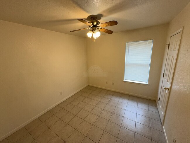 Building Photo - 2807 Edgefield