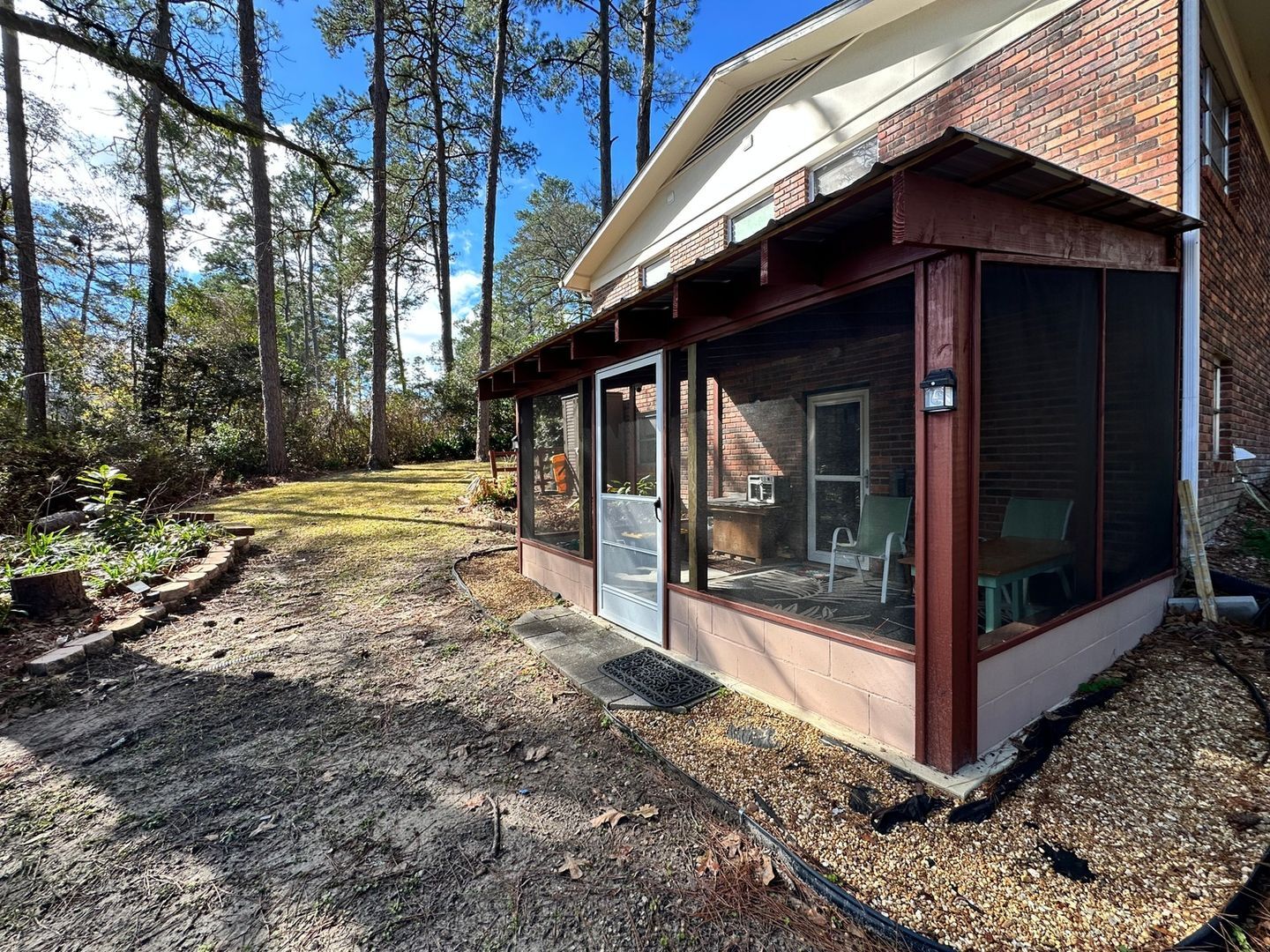 Building Photo - 923 Abbiegail Dr