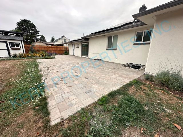 Building Photo - Charming 2-Bedroom Retreat with 2 Full Bat...