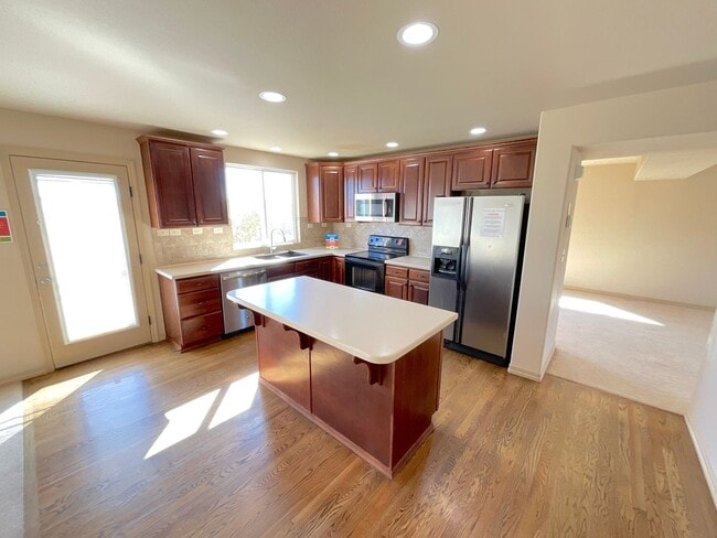 Building Photo - 4 Bedroom Home Available Near Barnes Rd & ...