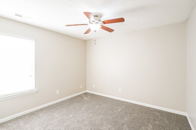 Building Photo - 119 Shady View Dr