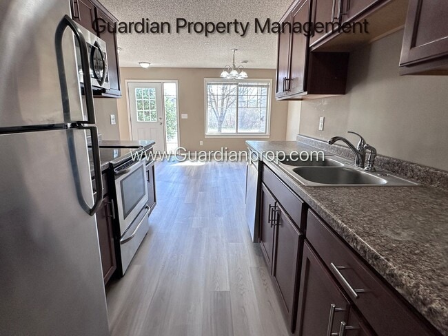 Building Photo - Brooklyn Park End Unit Town Home, Dishwasher, Washer/Dryer, Dedicated Office
