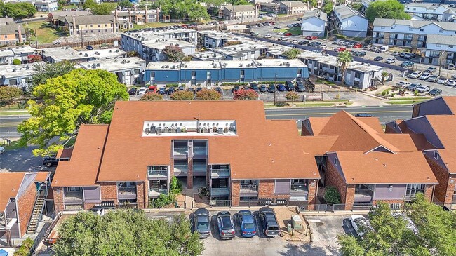 Building Photo - 1840 Burton Dr