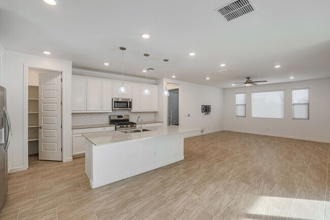 Building Photo - 12881 N 145th Dr