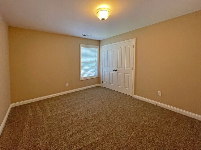 Building Photo - **COMING SOON** NICE 3 BR, 2.5 Bath Townhouse! New Paint & Carpet, Attached Garage, All Electric;