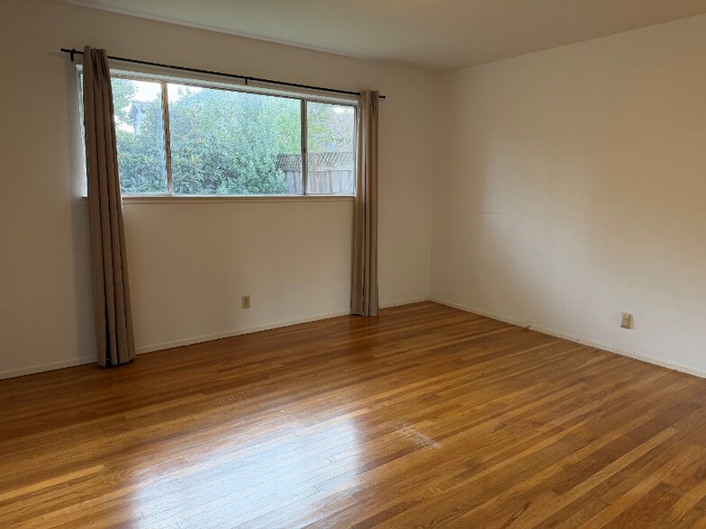 Building Photo - 1941 Perry Ave